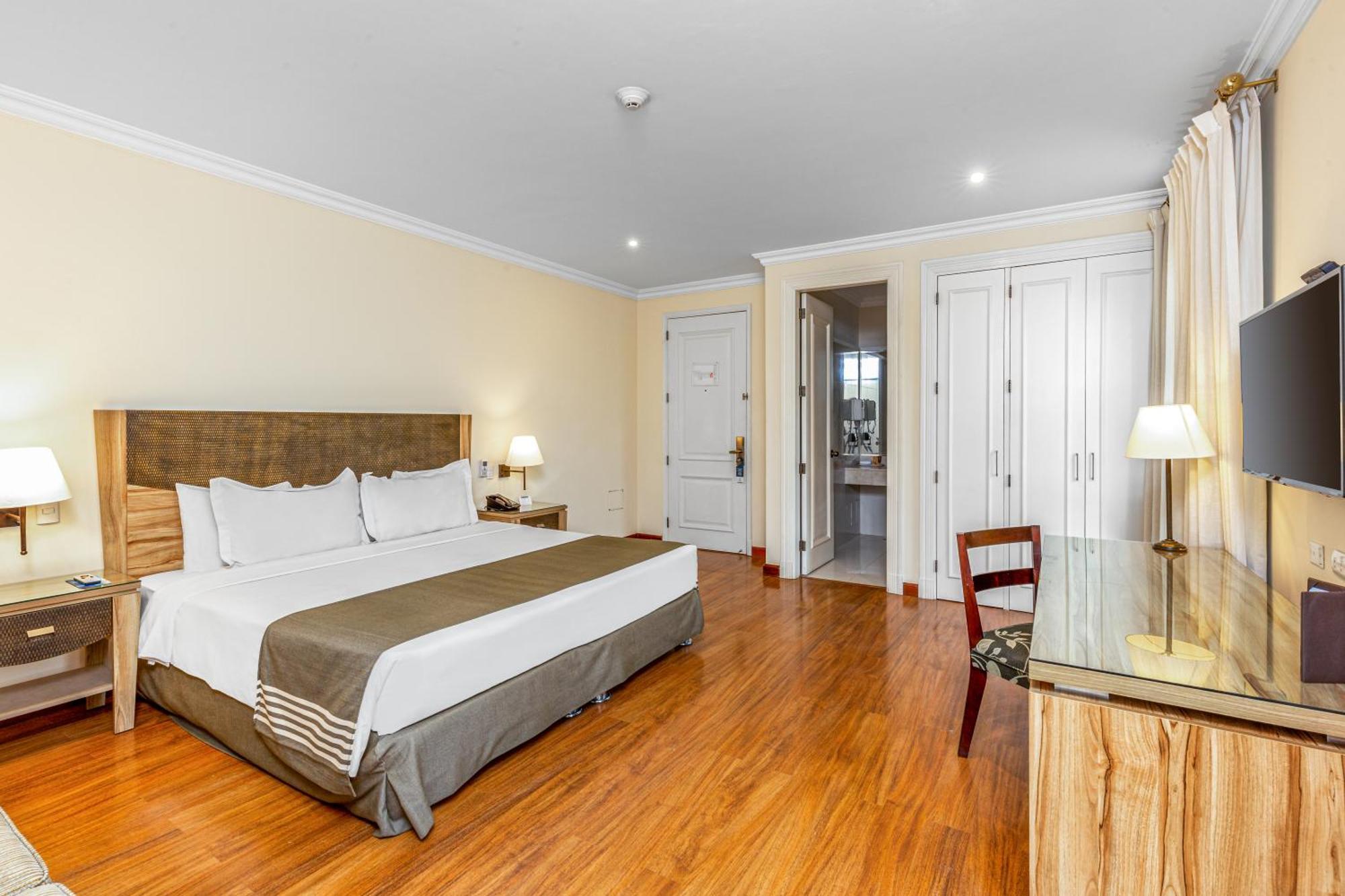 Lp Los Portales Hotel פיורה מראה חיצוני תמונה
