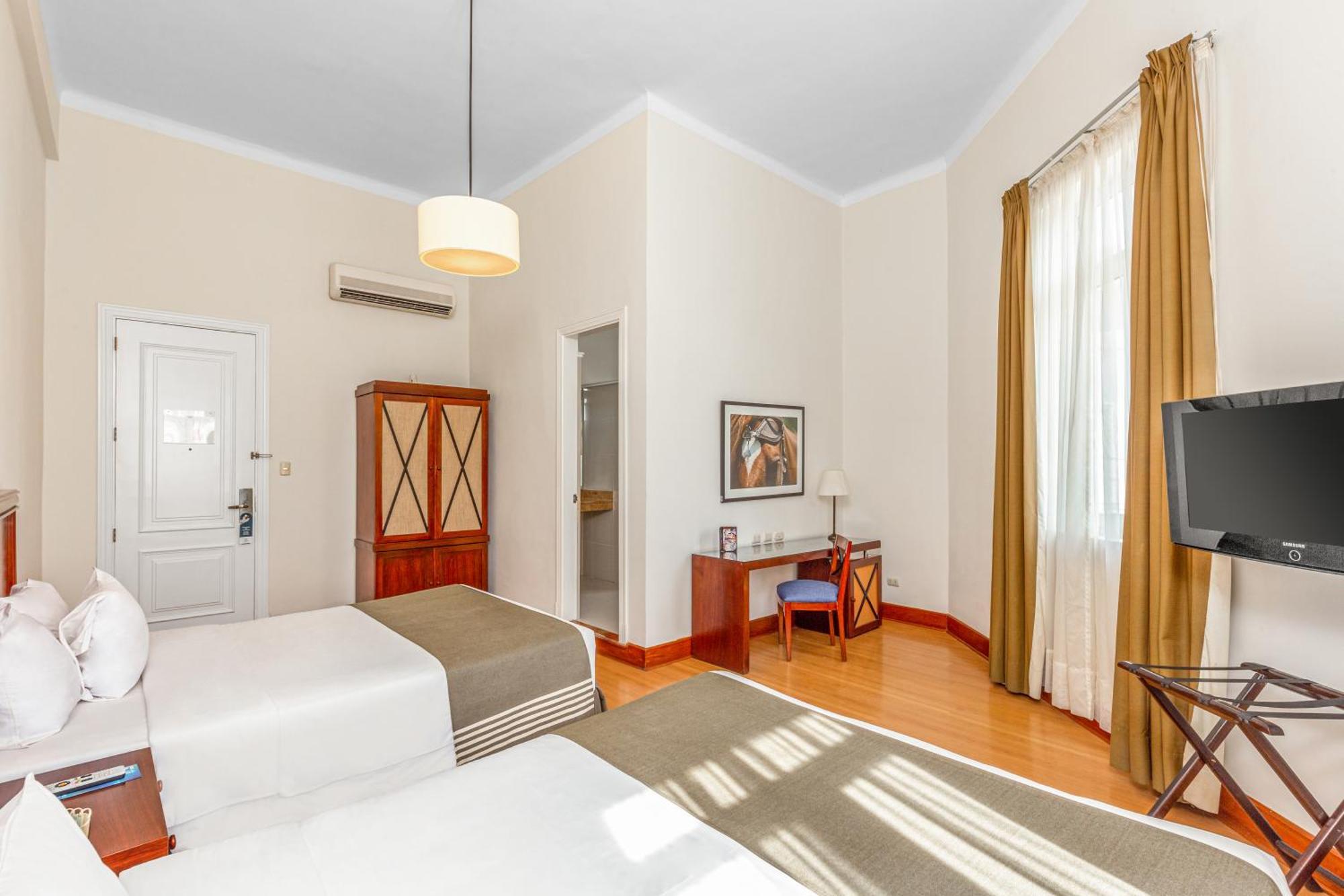 Lp Los Portales Hotel פיורה מראה חיצוני תמונה